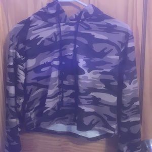 Green camo cropped hoodie